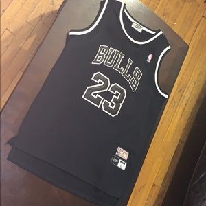 Authentic Chicago Bulls “Micheal Jordan” jersey